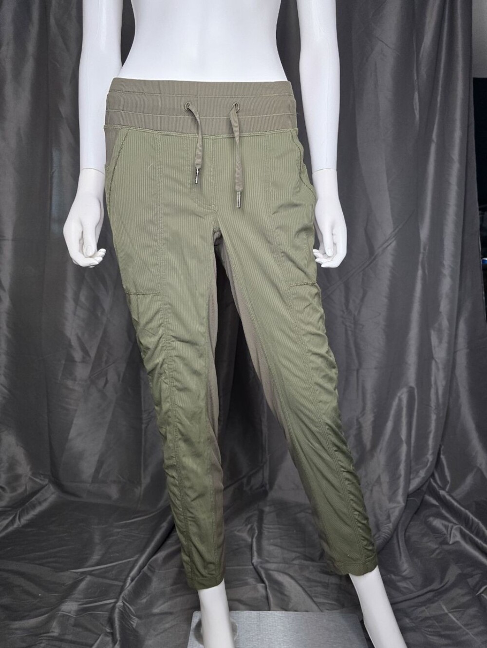 lululemon olive green ribbed waistband drawstring joggers Size 4